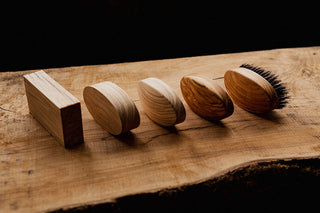 De la pièce de bois brut à la brosse à cheveux en poils de sanglier – étapes de fabrication artisanale chez Altesse Studio