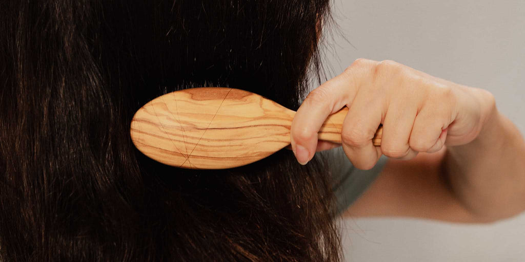 Our tips to brush and detangle thick hair