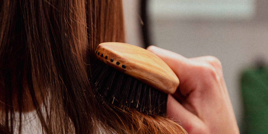 Comment démêler ses cheveux sans les abîmer ?