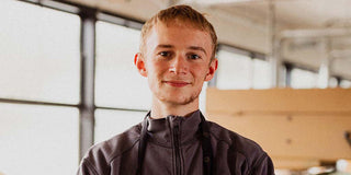 Les artisans qui font nos brosses : rencontre avec Enzo