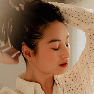 Détox capillaire : comment alléger sa routine pour sublimer ses cheveux ?