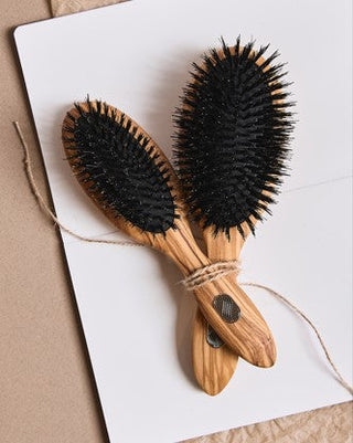 Brushing as the first step in skin care - Altesse Studio