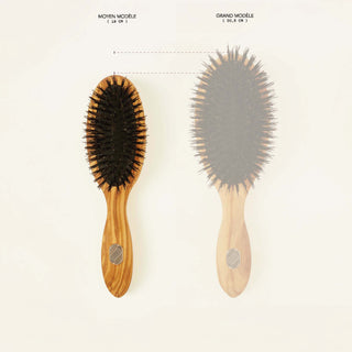 La brosse à cheveux de soin format nomade pour cheveux épais ou bouclés de la collection Beauté