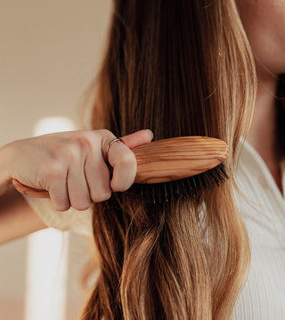 Brushing lengths with a hairbrush inAltesse Studio boar bristles