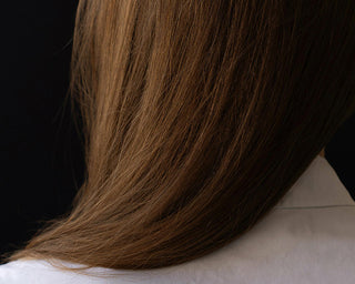 Rituel beauté pour redonner lumière et brillance aux cheveux ternes grâce aux brosses à cheveux Altesse Studio 100% poils de sanglier