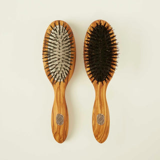 Duo rituel complet Altesse Studio pour cheveux fins à normaux, comprenant les brosses à cheveux de démêlage et de soin en bois d’olivier
