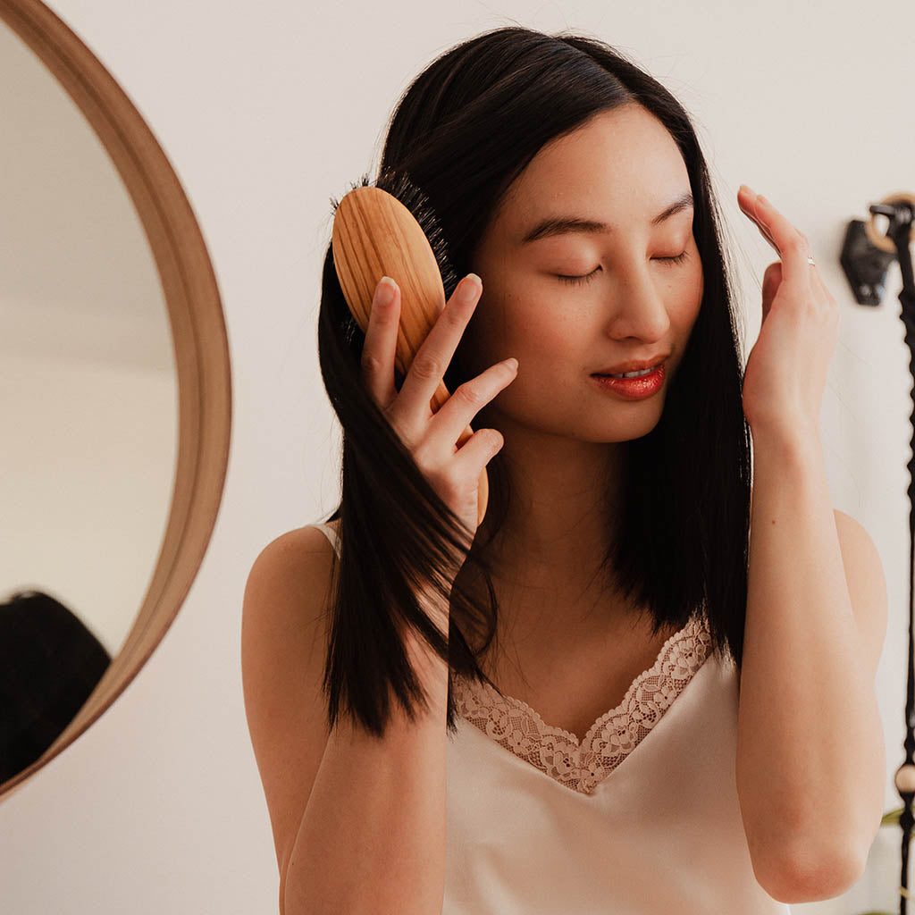 Cheveux cassants : le pouvoir fortifiant du brossage avec Altesse Studio